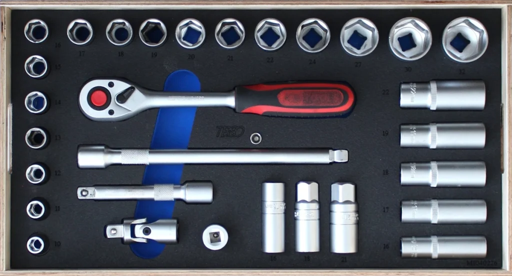 TBSO Werkzeugträger kompakt mit passgenauer PE‑Einlage (Shadowboard) für einen 1/2‑Zoll‑Ratschensatz von 10 bis 32 mm.