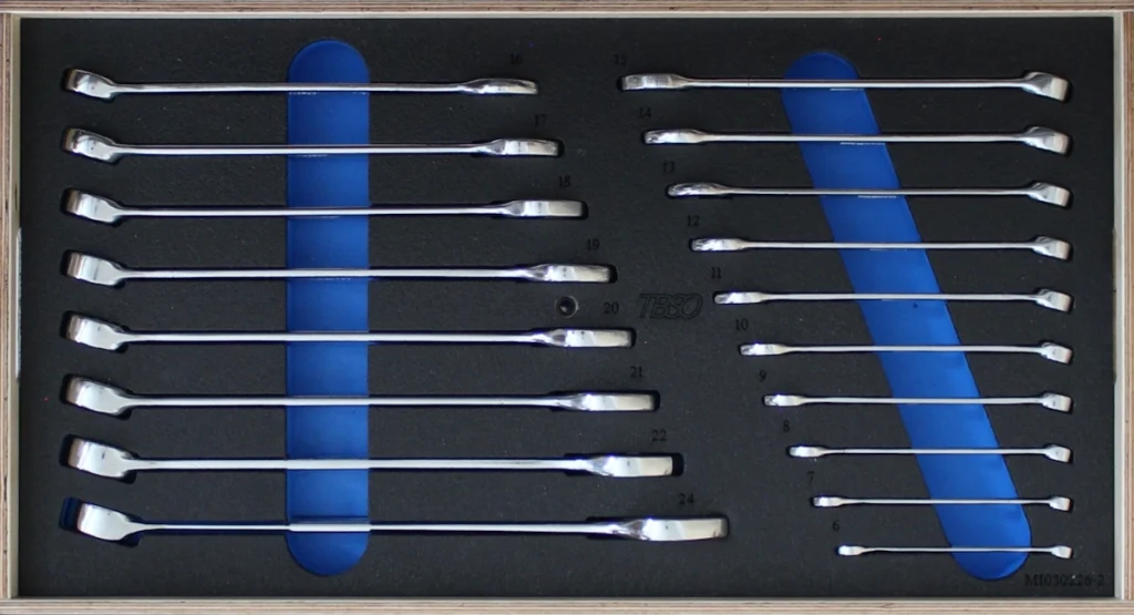 TBSO Werkzeugträger kompakt mit passgenauer PE‑Einlage (Shadowboard) für einen Ringmaulschlüsselsatz von 2 bis 24 mm.