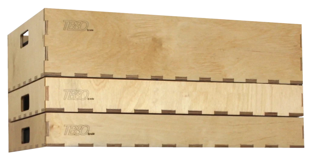 Drei TBSO Werkzeugträger aus Birke-Multiplex in modularer Bauweise, zwei in Standardhöhe und einer in doppelter Höhe für größeres Werkzeug.