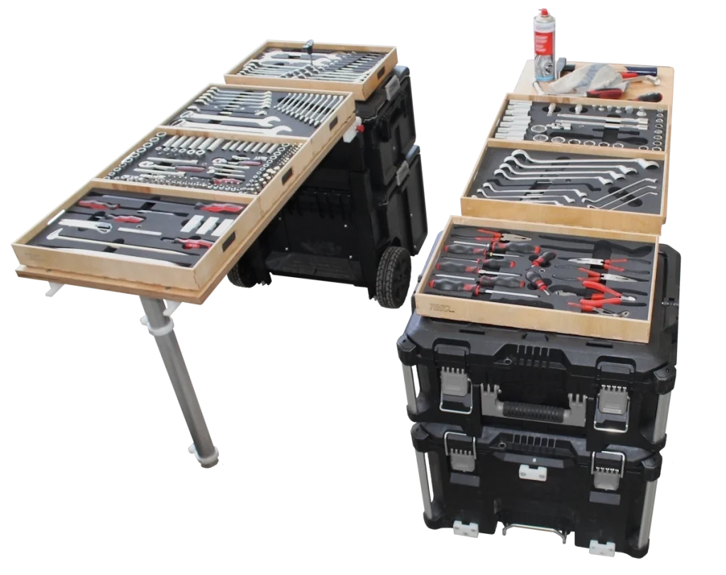 TBSO Werkzeugträger und Einhängetisch als mobile Werkstattlösung auf zwei Werkzeugtrolleys mit Werkzeugen in passgenauen PE‑Einlagen (Shadowboard).